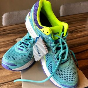 Women’s Sz9 Asics GT-1000 Gel Running Shoes